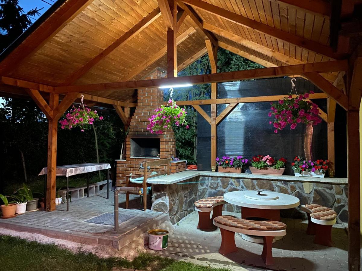 Vila Eszter Hotell Sovata Exteriör bild