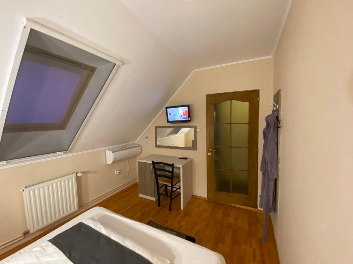 Vila Eszter Hotell Sovata Exteriör bild