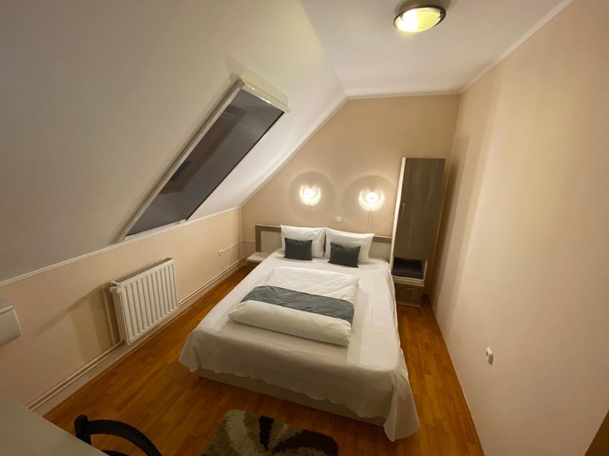 Vila Eszter Hotell Sovata Exteriör bild