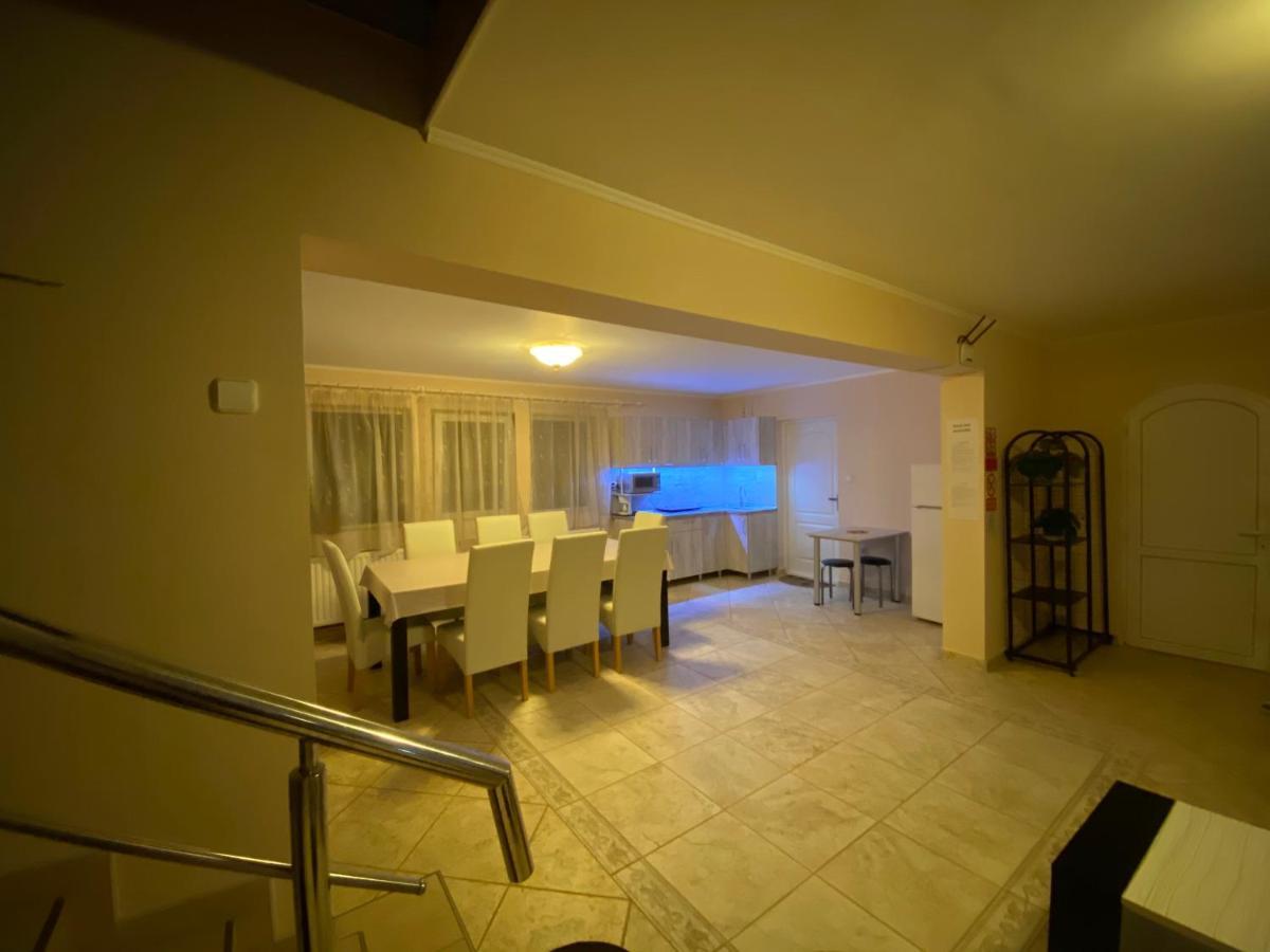 Vila Eszter Hotell Sovata Exteriör bild