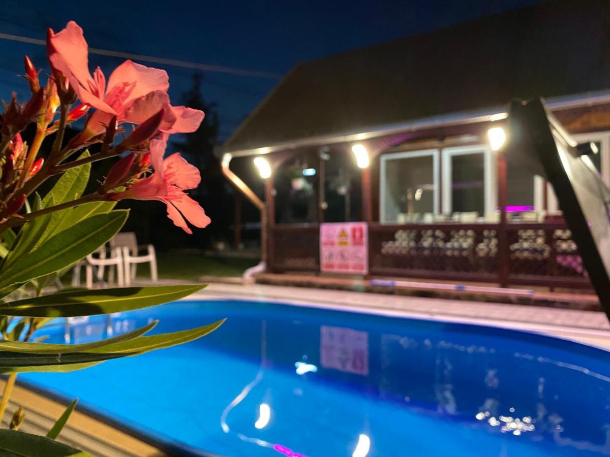 Vila Eszter Hotell Sovata Exteriör bild