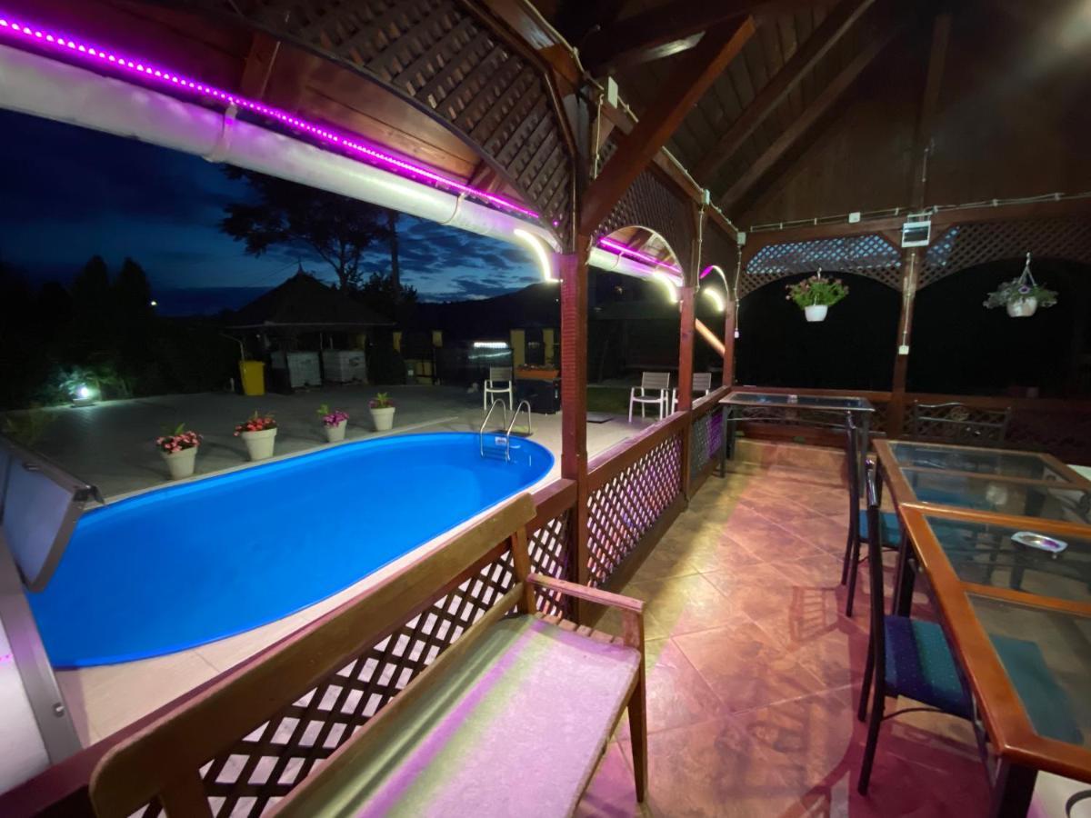 Vila Eszter Hotell Sovata Exteriör bild