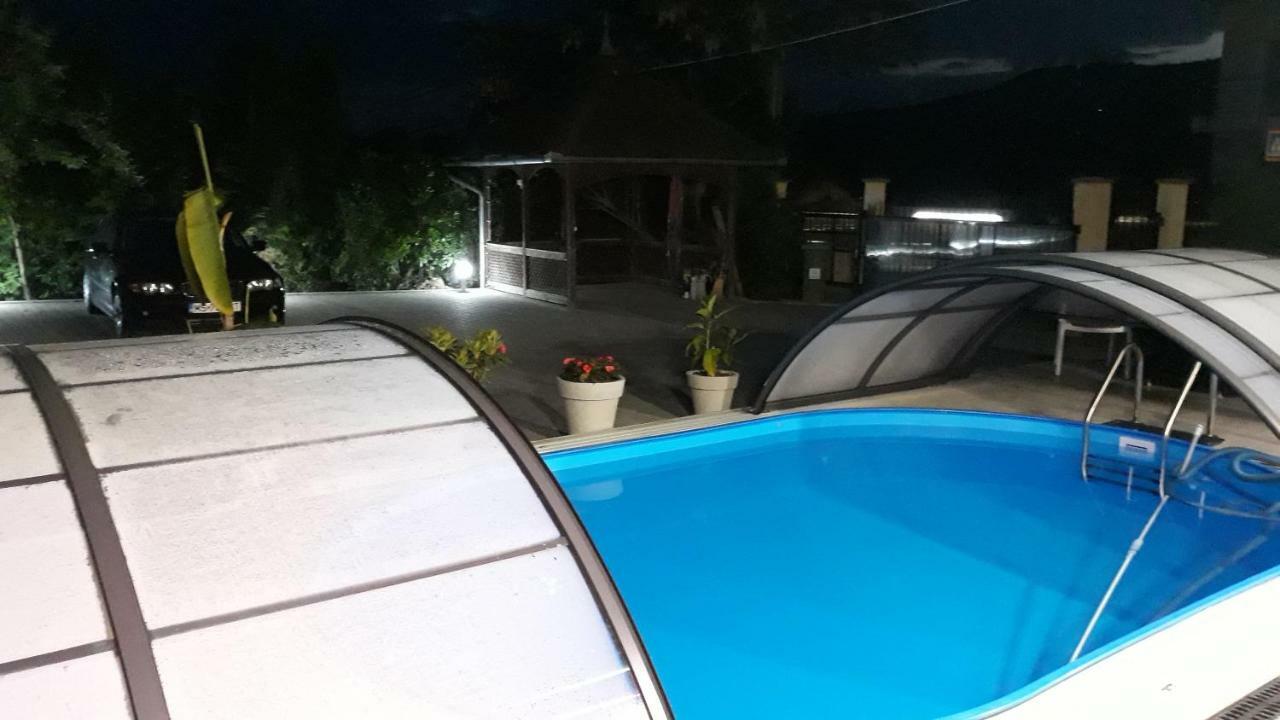 Vila Eszter Hotell Sovata Exteriör bild